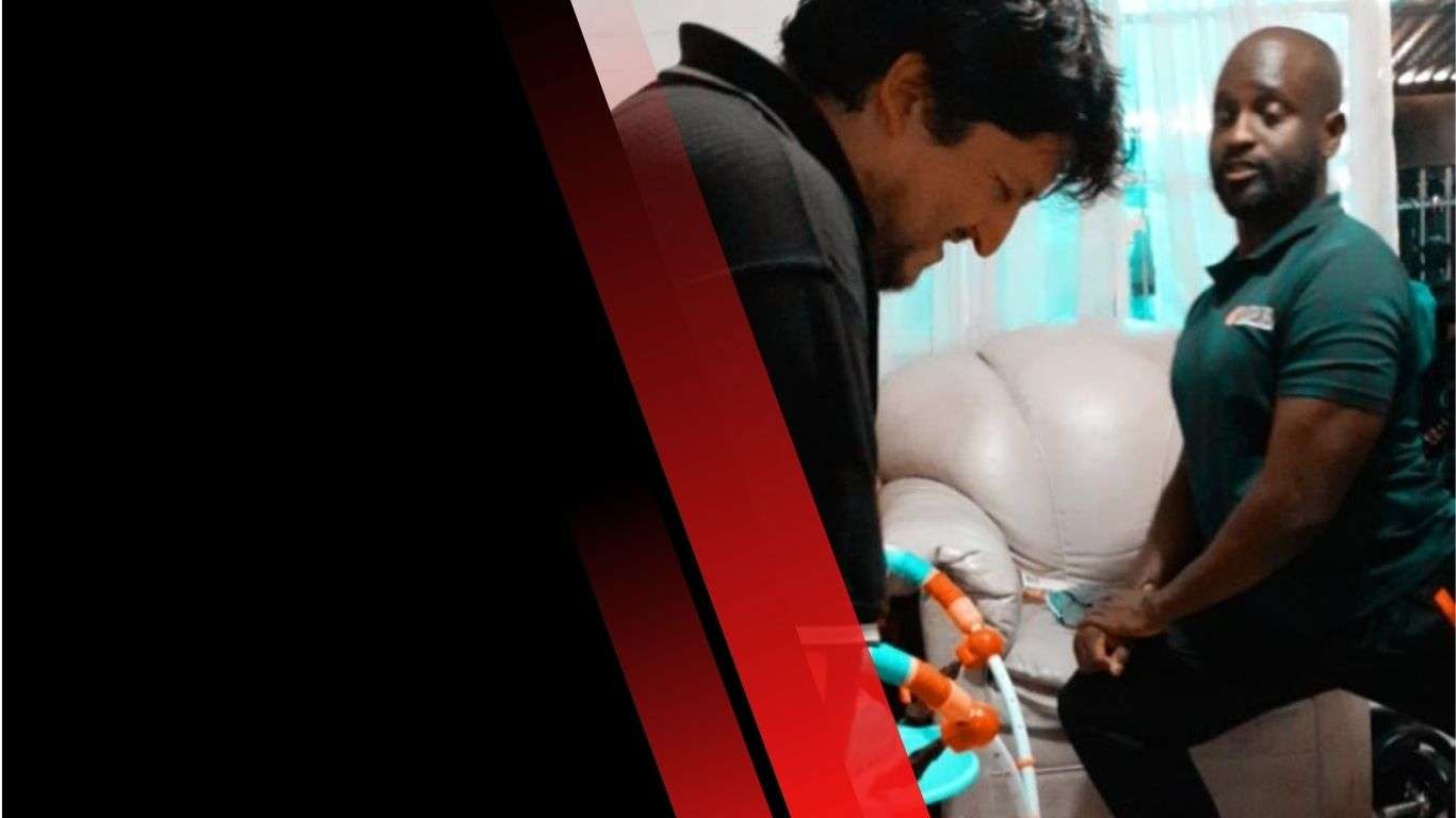 Foto de Falcon Entrenando a un cliente