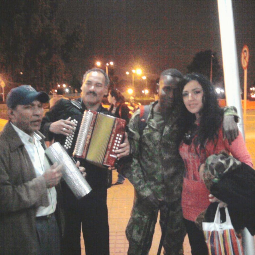 Foto de Falcon Buila y Su Esposa